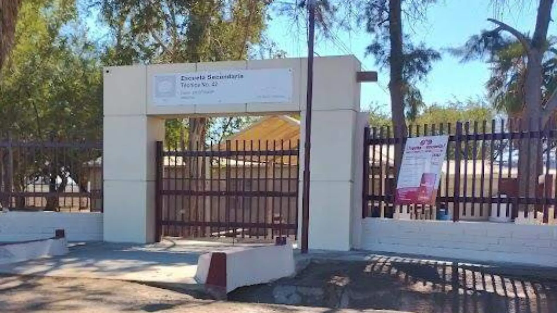 Los padres de familia analizan la posibilidad de “tomar” las instalaciones de la Secundaria Técnica número 42 si no reciben respuesta esta semana